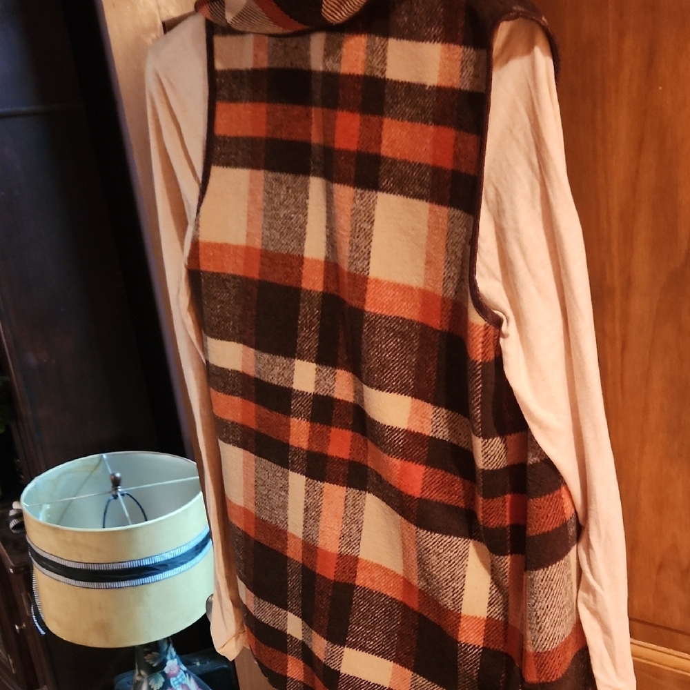 HYFVE Plaid Vest with Belt - Red and Black - Picture 4 of 15